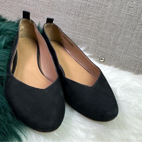 UGG "LYNLEY" WOMENS BALLERINA BLACK SUEDE LEATHER FLATS -size 7 - Picture 3 of 13